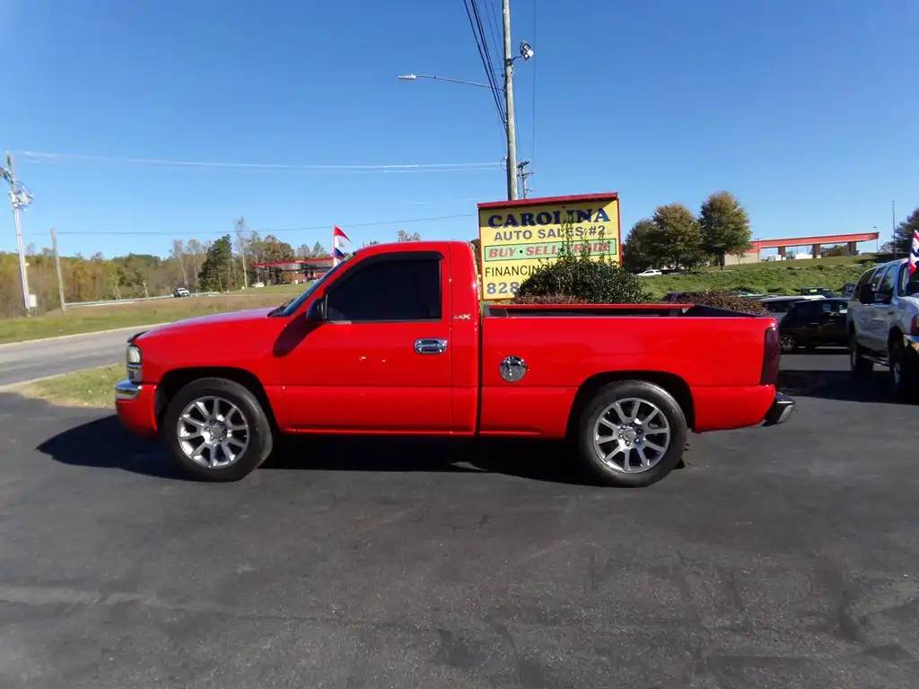 2005 GMC Sierra 2WD Regular Cab 6 1/2-ft SLE's photo
