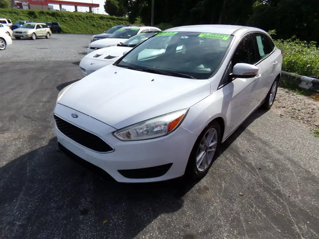 2016 Ford Focus Sedan SE's photo