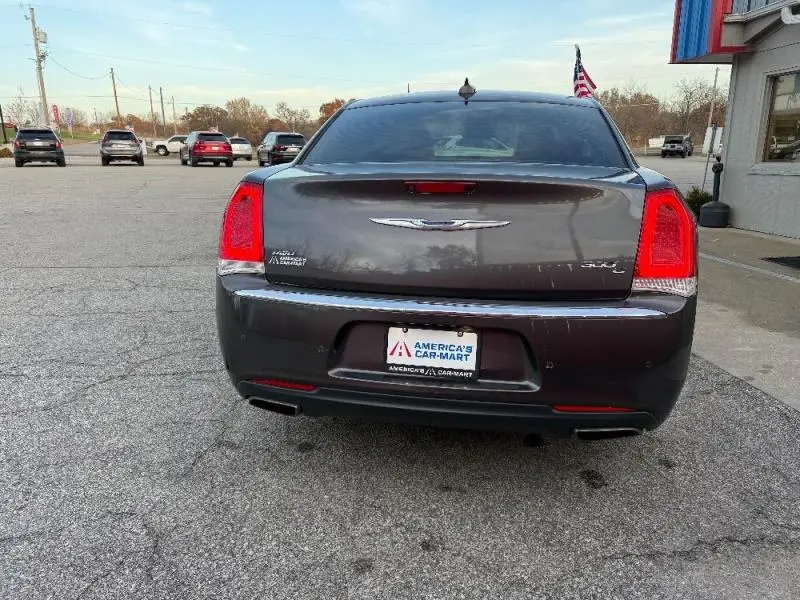 2017 Chrysler 300 C AWD photo 5