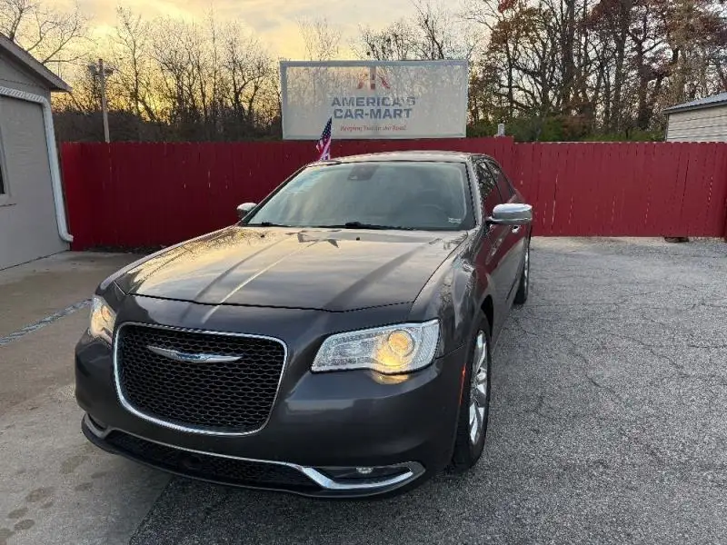 2017 Chrysler 300 C AWD photo 1