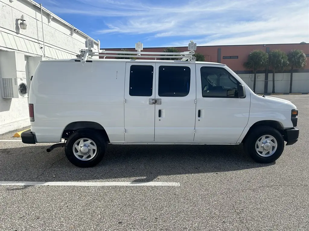 2009 Ford E-Series E-250 Van photo 3
