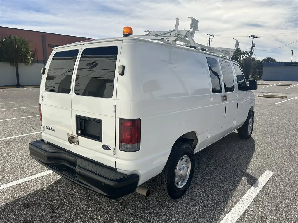 2009 Ford E-Series E-250 Van photo 4