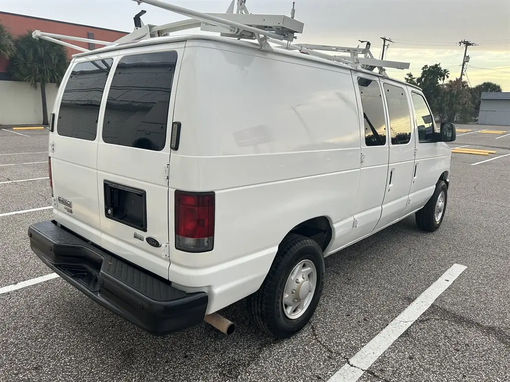 2011 Ford E-Series E-250 Van photo 5