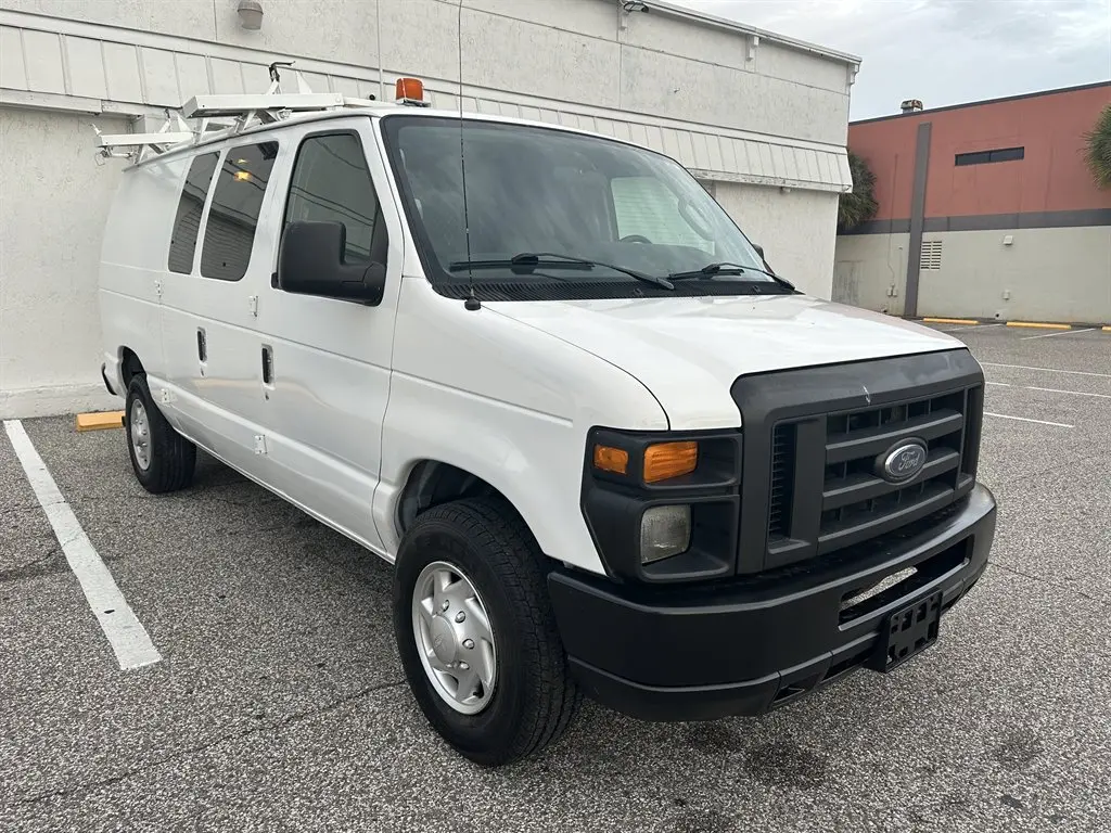 2011 Ford E-Series E-250 Van photo 3