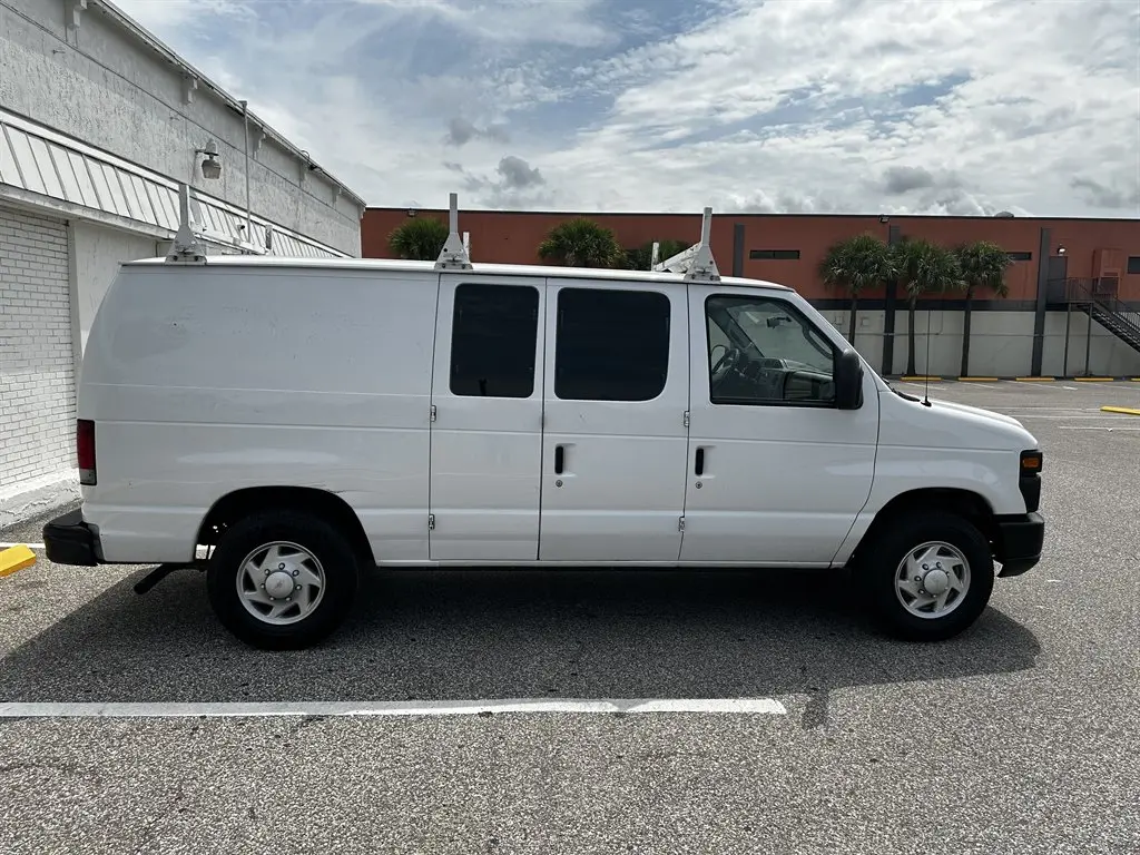 2012 Ford E-Series E-150 Van photo 4