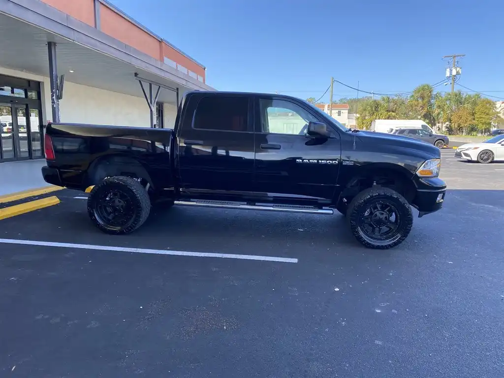 2012 RAM 1500 ST 4x4 Crew Cab's photo