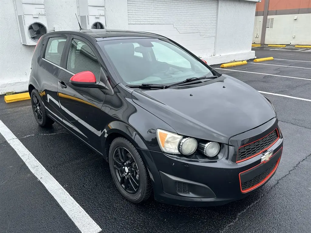 2013 Chevrolet Sonic 5dr LT Automatic photo 4