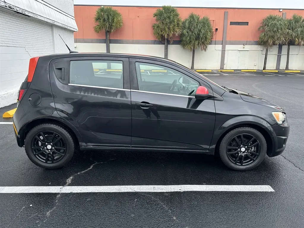 2013 Chevrolet Sonic 5dr LT Automatic photo 5