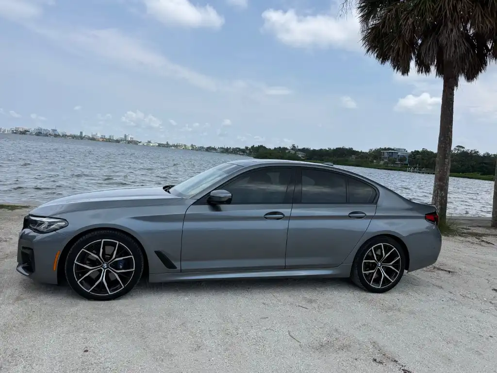 2021 BMW 5 Series 530i Sedan's photo