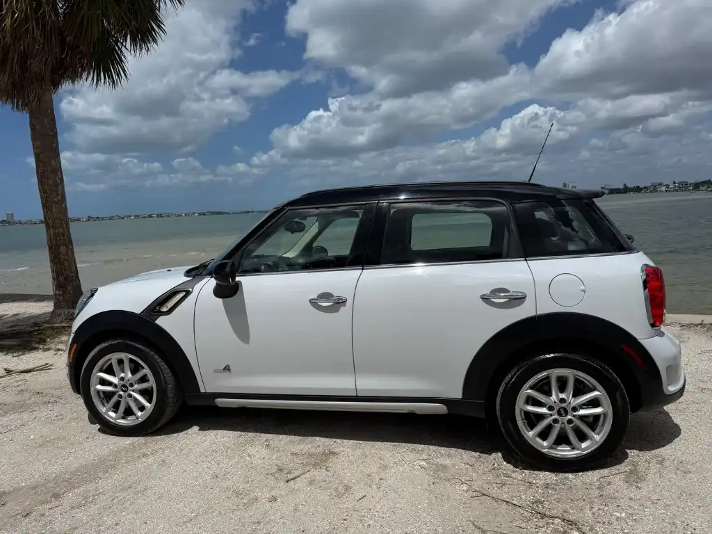 2015 MINI Countryman Countryman S ALL4's photo