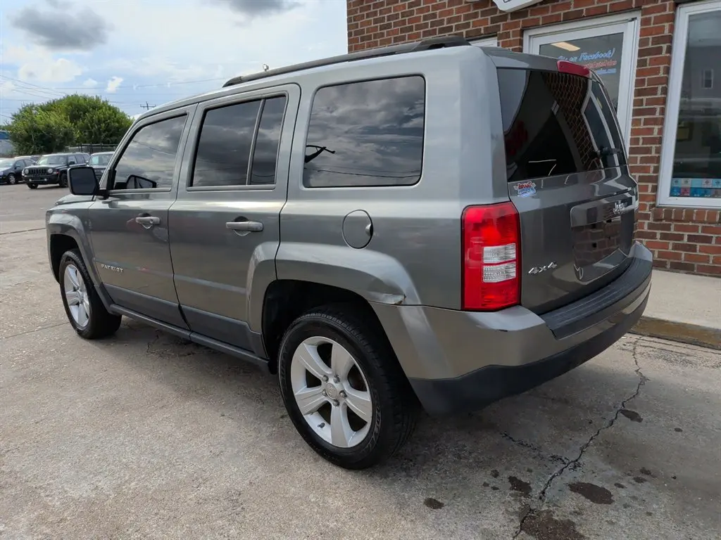 2012 Jeep Patriot Latitude 4WD photo 4