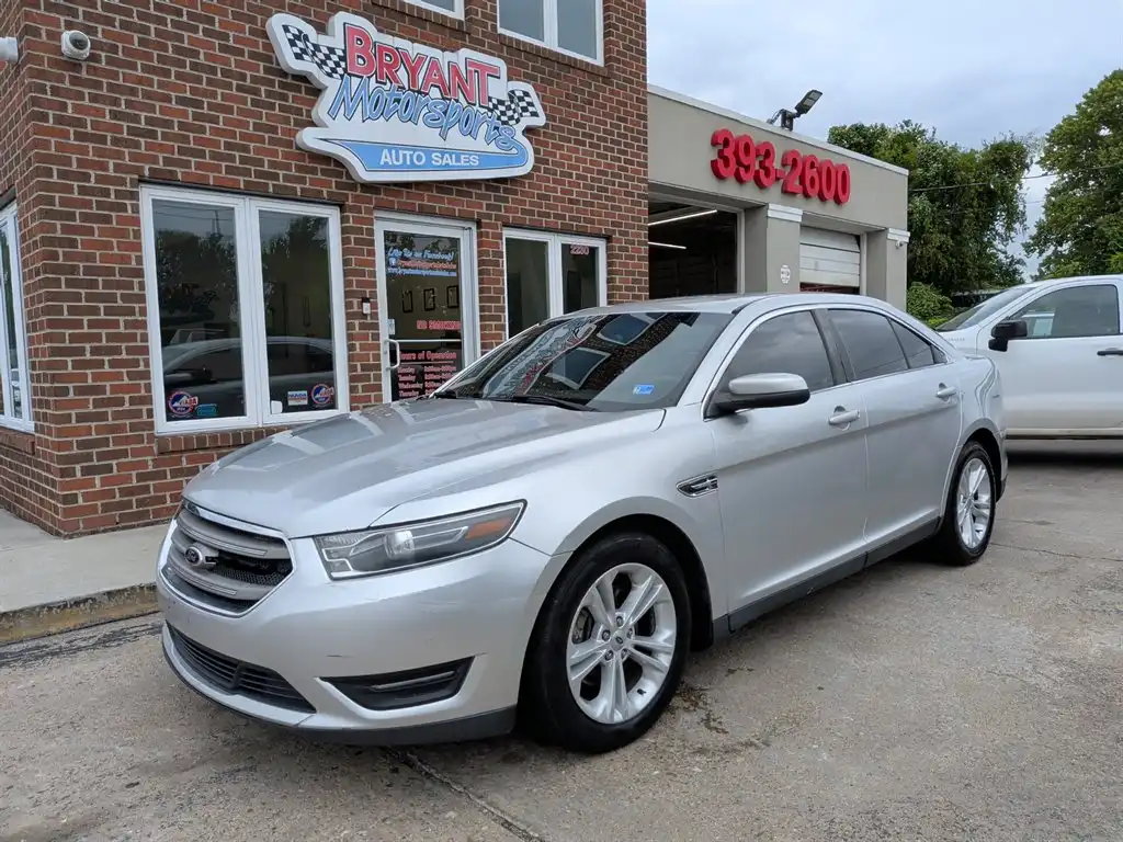 2016 Ford Taurus SEL FWD's photo