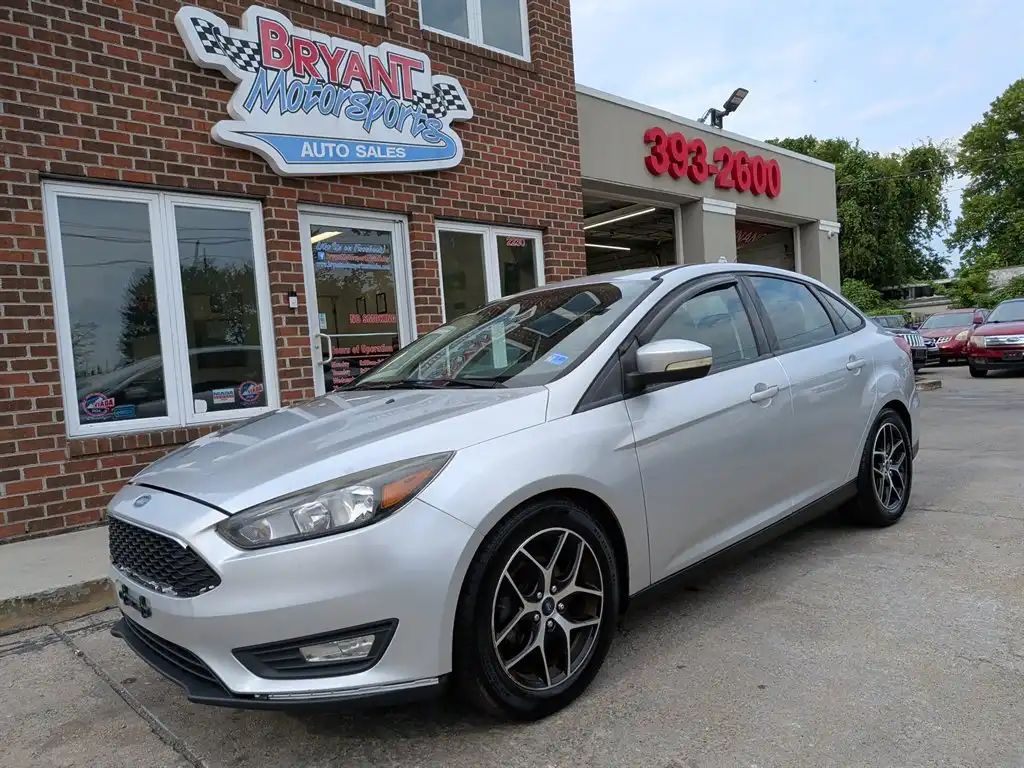 2018 Ford Focus Sedan SEL's photo