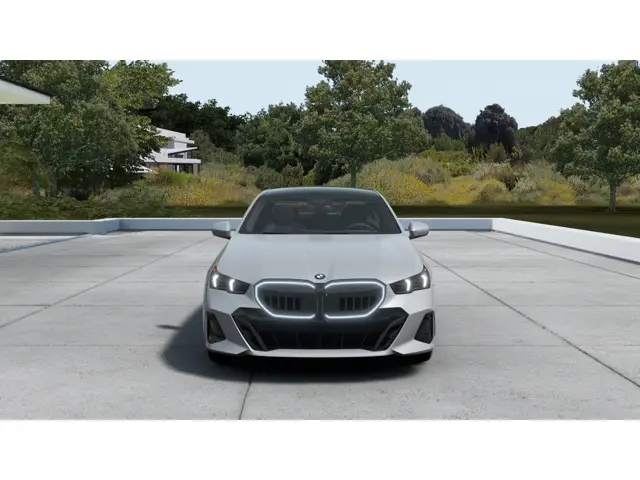2027 BMW 5 Series 530i xDrive Sedan photo 3