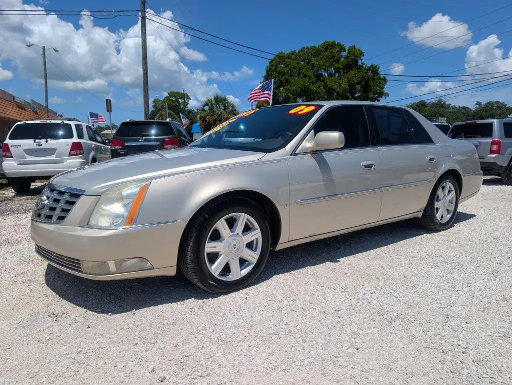 2009 Cadillac DTS Standard's photo