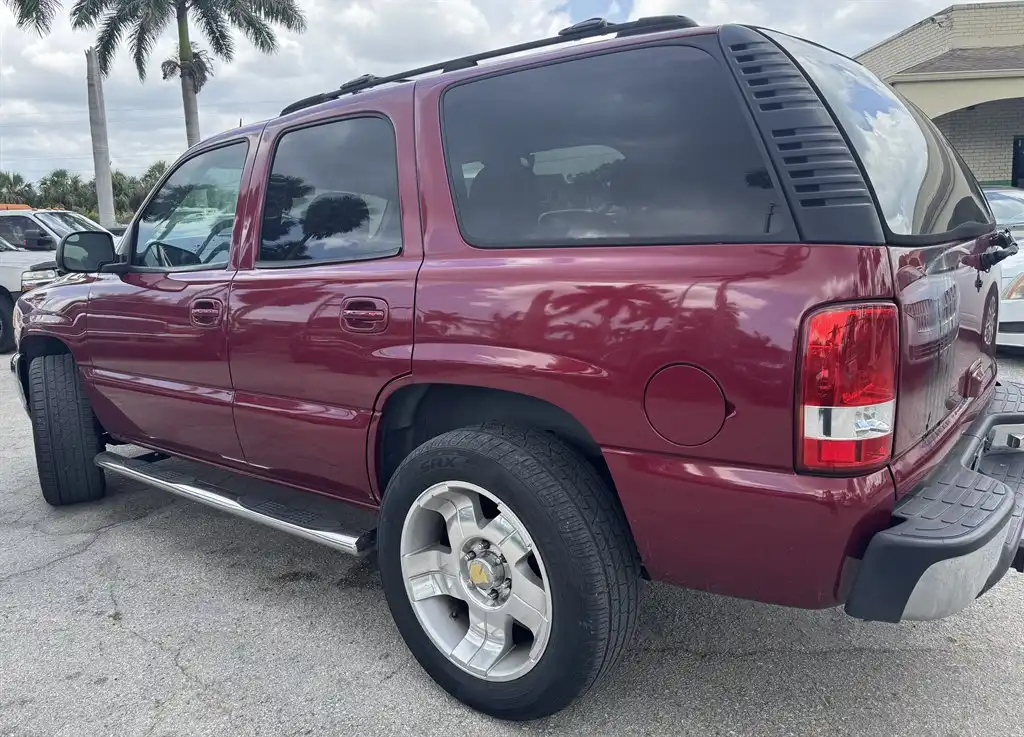 2004 GMC Yukon SLE 2WD's photo