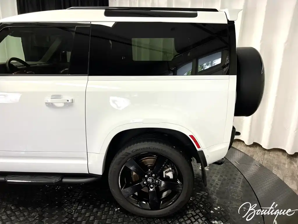 2022 Land Rover Defender X-Dynamic HSE's photo