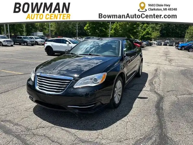 2014 Chrysler 200 Touring Convertible's photo