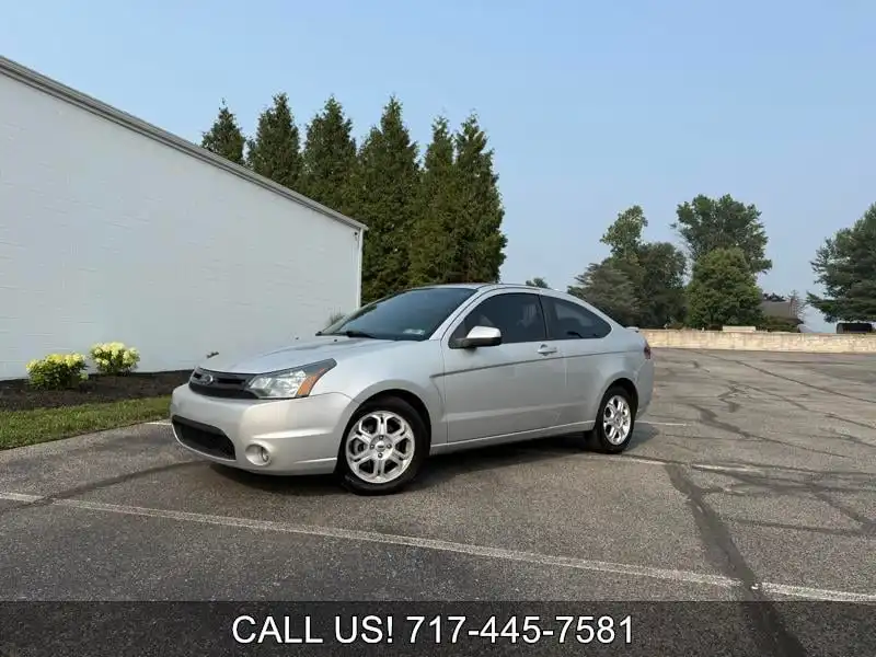 2009 Ford Focus SE's photo