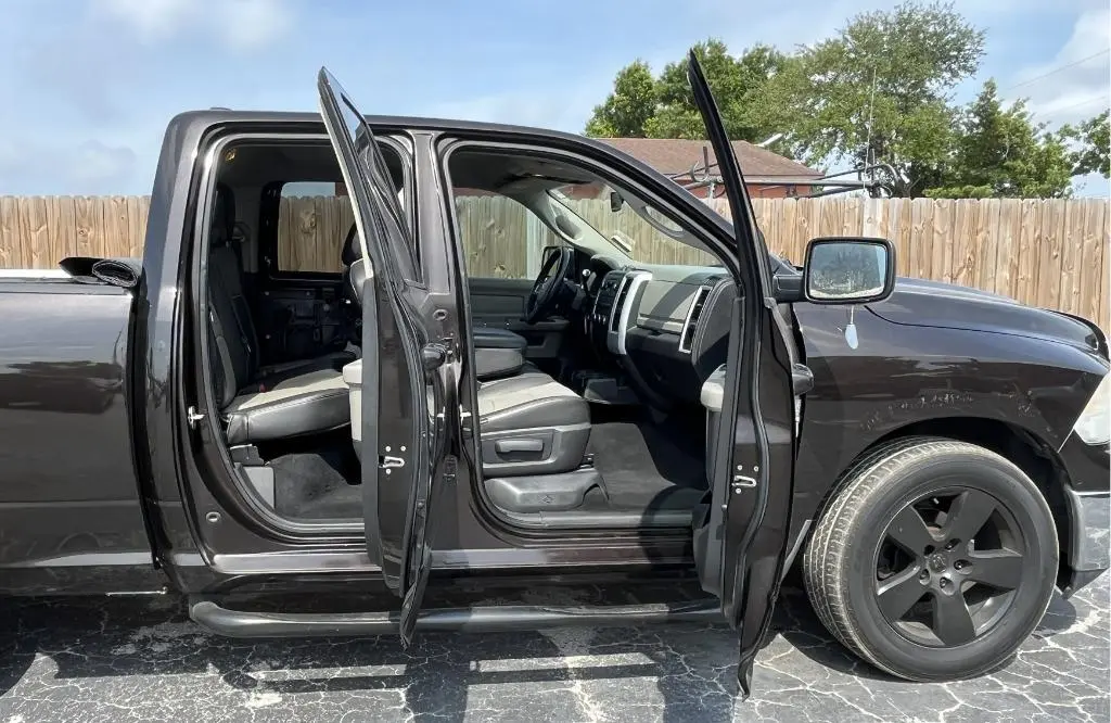 2011 RAM 1500 SLT Quad Cab photo 5