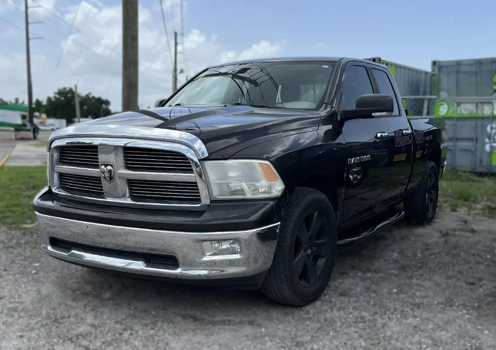2011 RAM 1500 SLT Quad Cab photo 3