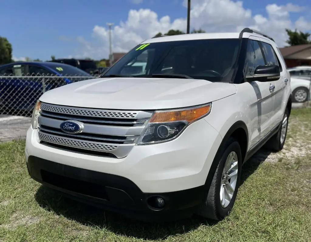 2011 Ford Explorer XLT 4x4 photo 1