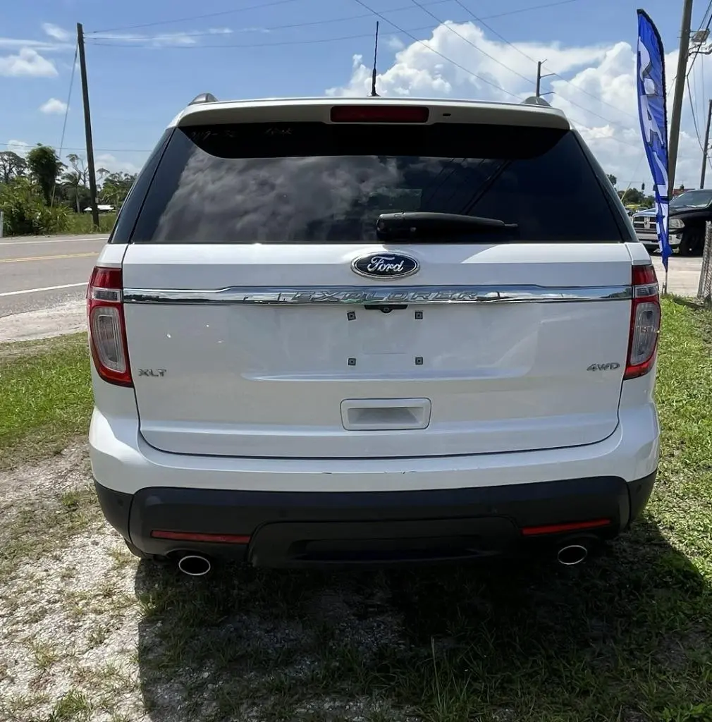2011 Ford Explorer XLT 4x4 photo 5