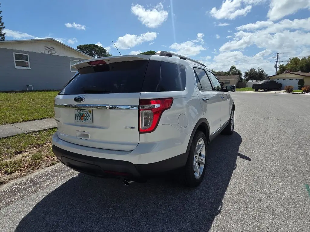 2013 Ford Explorer Limited 4WD photo 4
