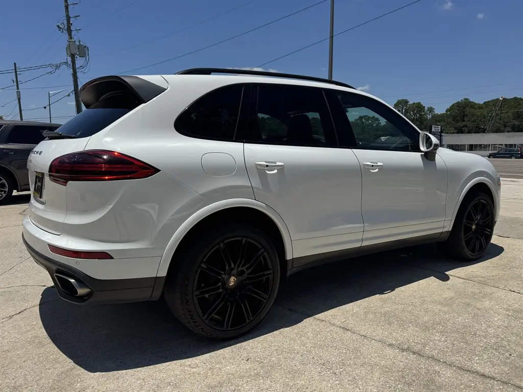 2017 Porsche Cayenne Platinum Edition photo 5