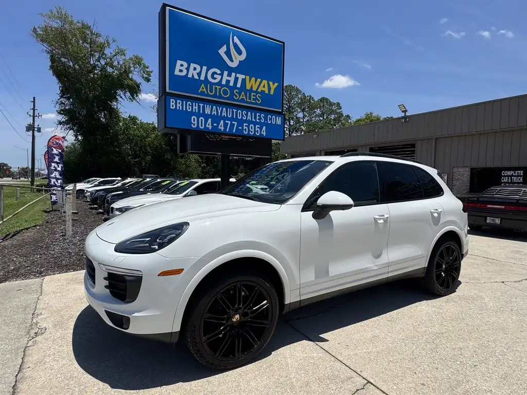 2017 Porsche Cayenne Platinum Edition's photo