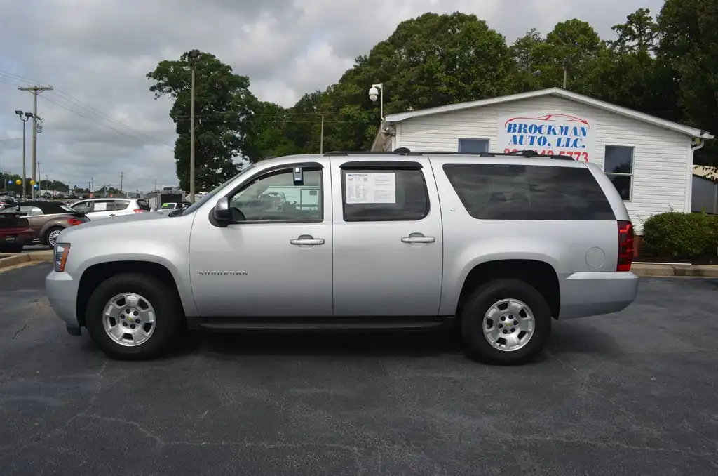 2013 Chevrolet Suburban 4WD 1500 LT's photo