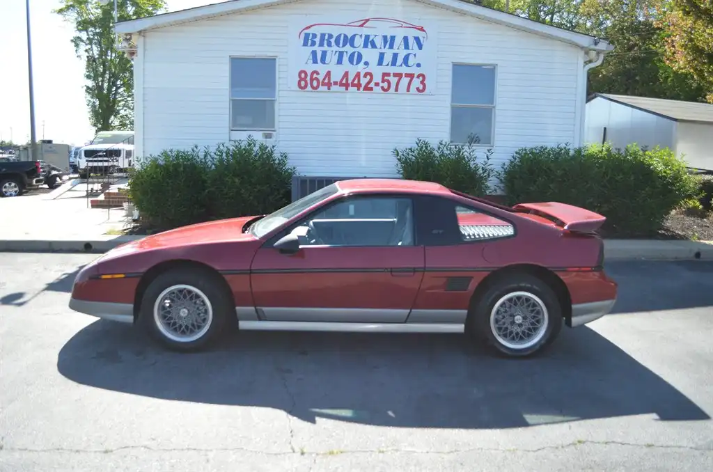 1987 Pontiac Fiero's photo