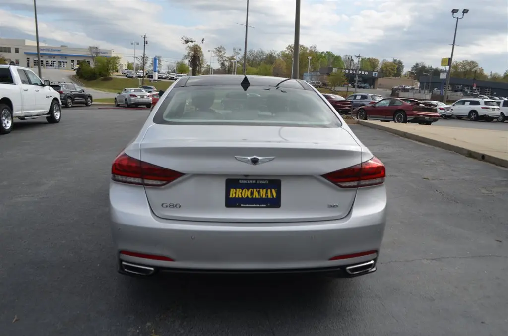 2017 Genesis G80 3.8 RWD photo 3