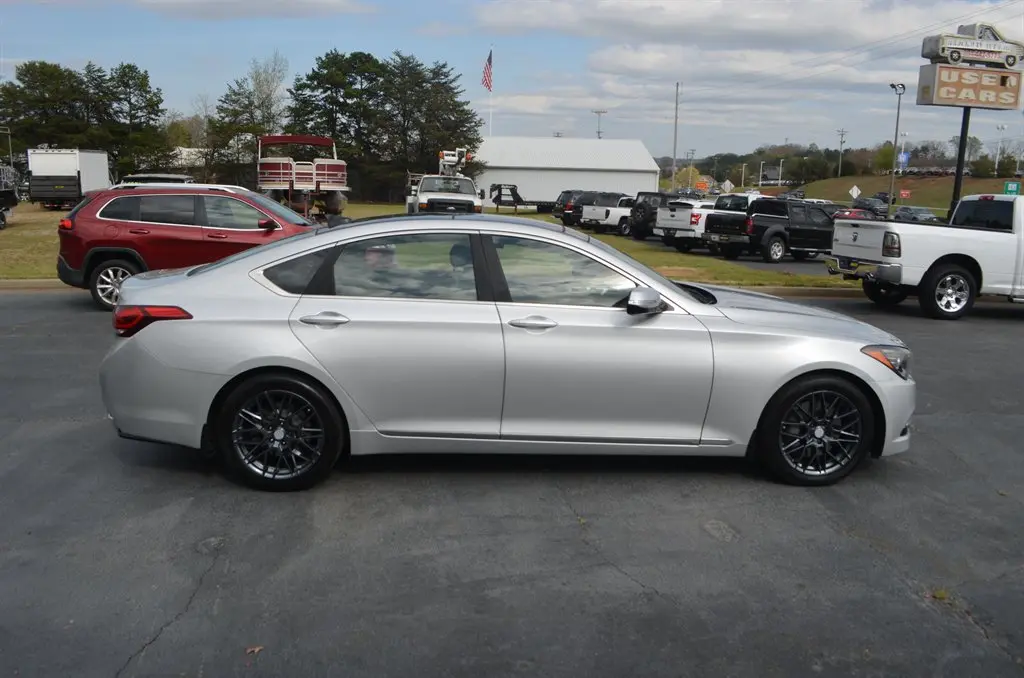2017 Genesis G80 3.8 RWD photo 5
