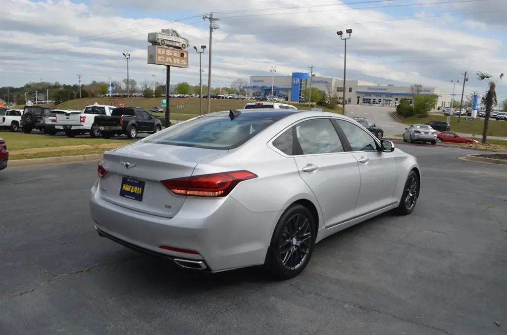 2017 Genesis G80 3.8 RWD photo 4