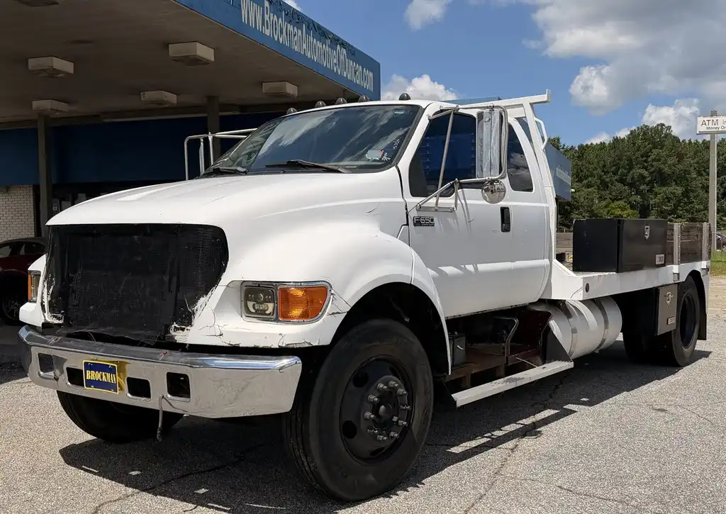 2000 Ford F-650's photo
