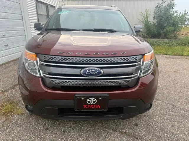 2015 Ford Explorer XLT 4x4 photo 3