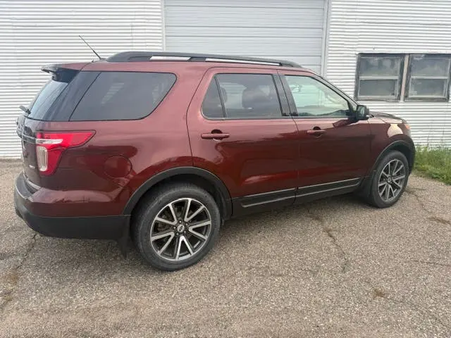 2015 Ford Explorer XLT 4x4 photo 5