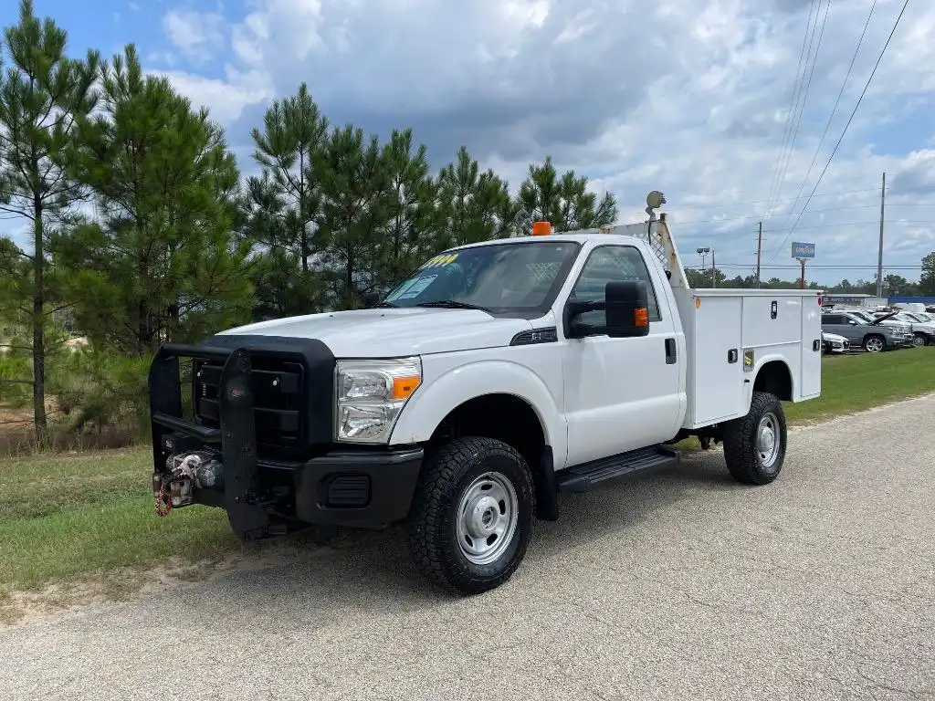 2016 Ford F-250 XL 4WD Regular Cab 8' Box's photo