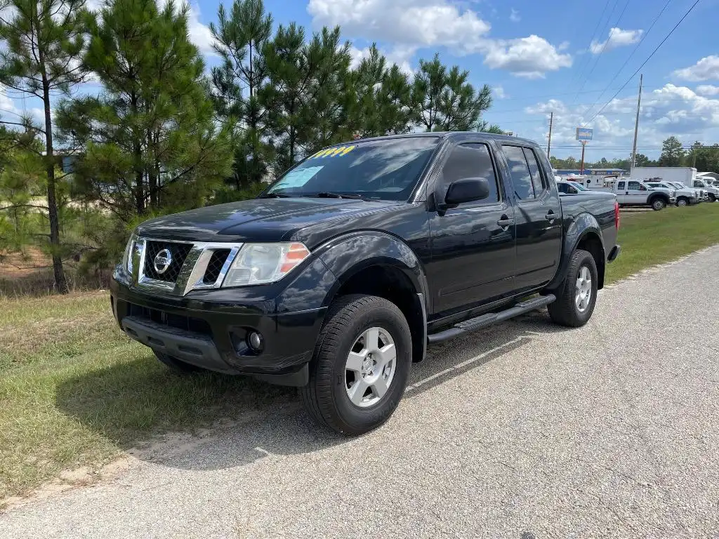 2015 Nissan Frontier 4.0 SV Crew Cab 4WD Auto SWB's photo