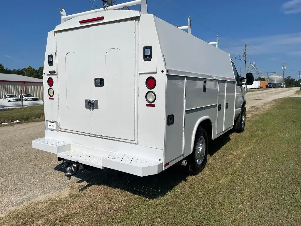 2017 Ford E-Series SRW E-350 Super Duty 138 in WB photo 5
