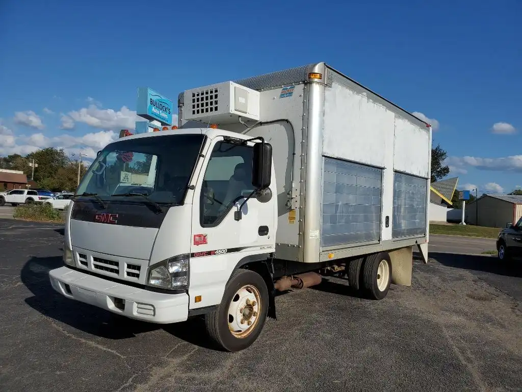 2007 GMC W-Series (Forward)'s photo