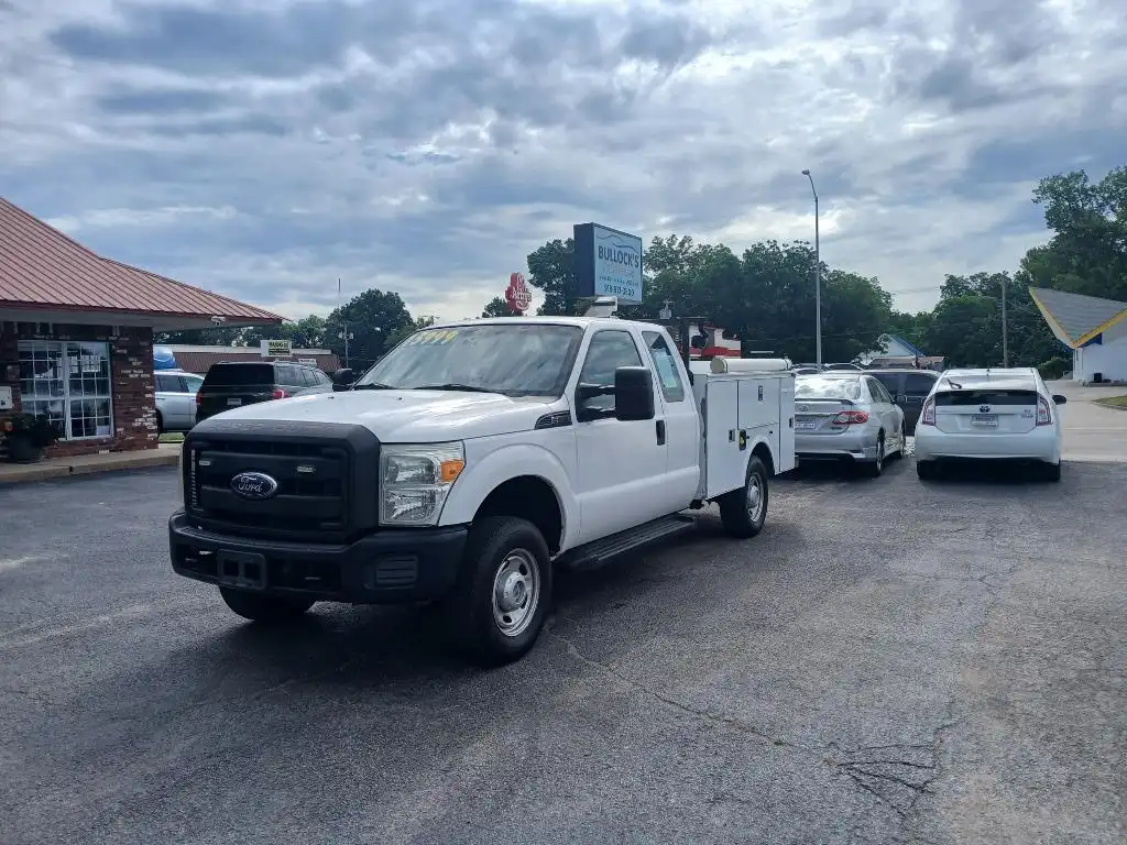 2011 Ford F-250 XL 4x4 SuperCab 142 in's photo