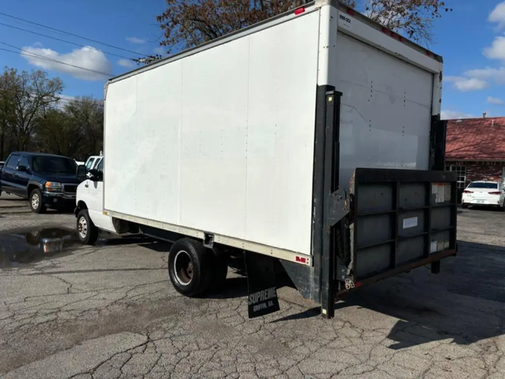 2004 Ford E-Series undefined photo 4