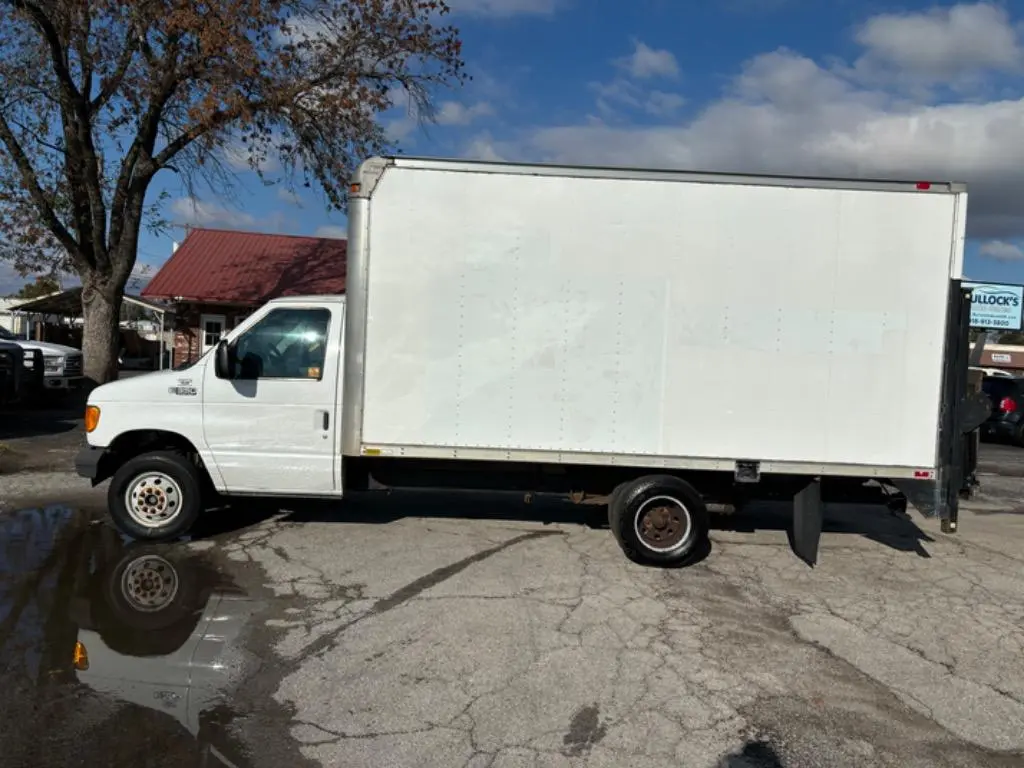 2004 Ford E-Series undefined photo 3