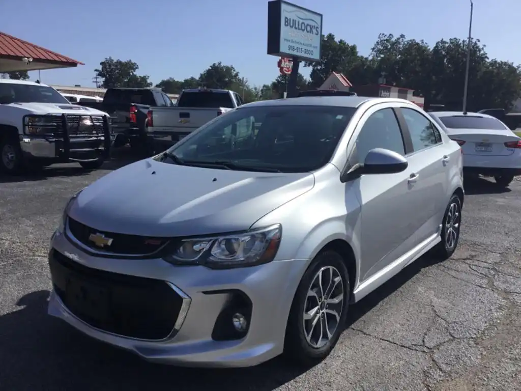 2018 Chevrolet Sonic LT Sedan Auto's photo