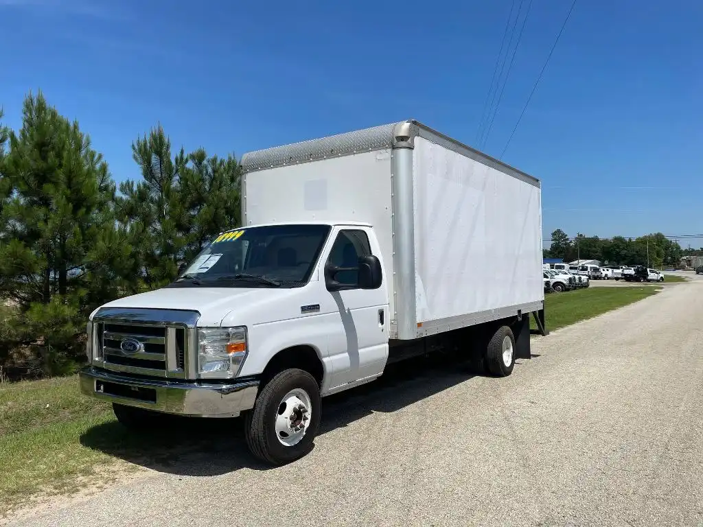 2017 Ford E-Series DRW E-450 Super Duty 158 in WB's photo