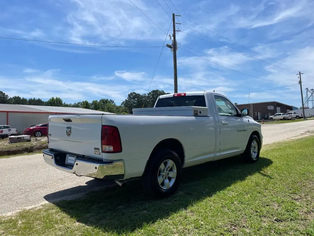 2011 RAM 1500 SLT Regular Cab SWB photo 4