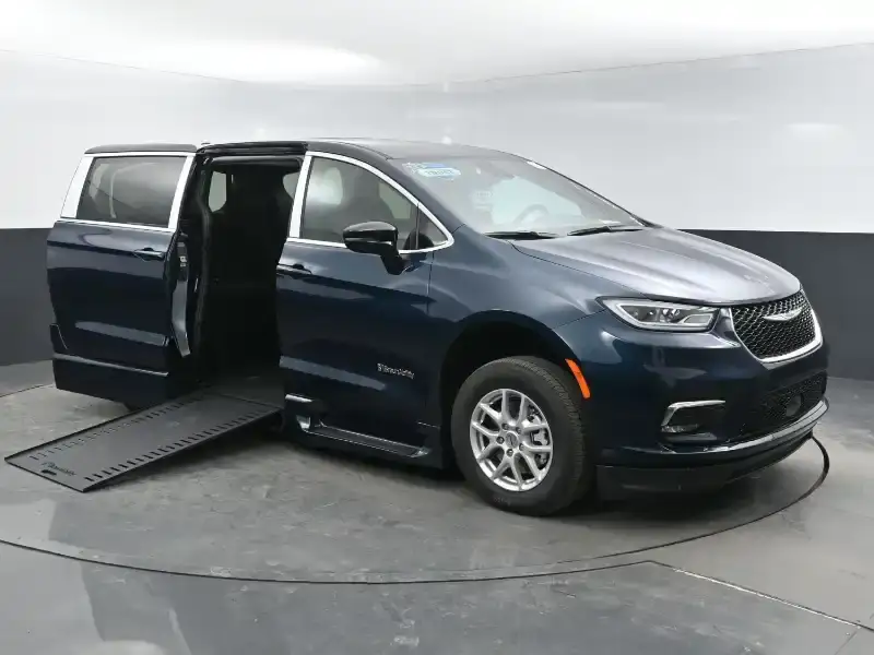 2025 Chrysler Pacifica Select photo 1