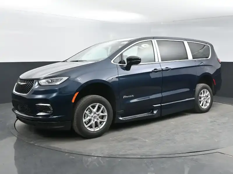 2025 Chrysler Pacifica Select photo 3